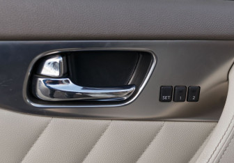 Подержанный автомобиль Infiniti FX 2008 года (19 фото)