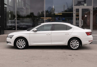 Подержанный автомобиль Skoda Superb Liftback 2018 года (8 фото)