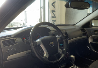 Подержанный автомобиль Chevrolet Epica 2011 года (10 фото)