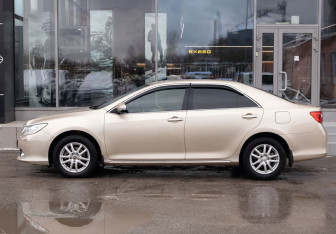 Подержанный автомобиль Toyota Camry Sedan 2012 года (8 фото)