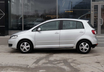 Подержанный автомобиль Volkswagen Golf Plus 2011 года (8 фото)