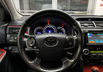 Подержанный автомобиль Toyota Camry Sedan 2012 года (7 фото)