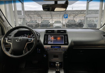 Подержанный автомобиль Toyota Land Cruiser Prado 2020 года (9 фото)