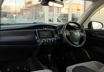 Подержанный автомобиль Toyota Corolla Sedan 2015 года (10 фото)