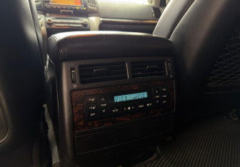 Подержанный автомобиль Toyota Land Cruiser Suv 2011 года (17 фото)