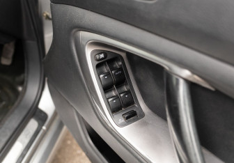 Подержанный автомобиль Subaru Legacy Sedan 2006 года (14 фото)