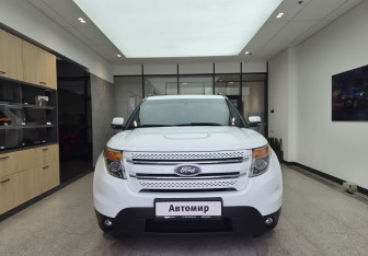 Подержанный автомобиль Ford Explorer 2013 года (2 фото)