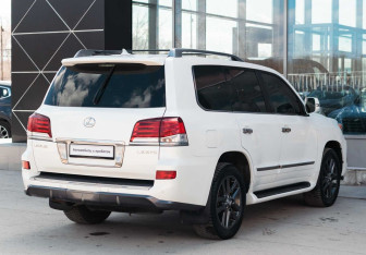 Подержанный автомобиль Lexus LX 2013 года (5 фото)