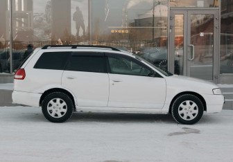 Подержанный автомобиль Nissan Wingroad 2000 года (4 фото)