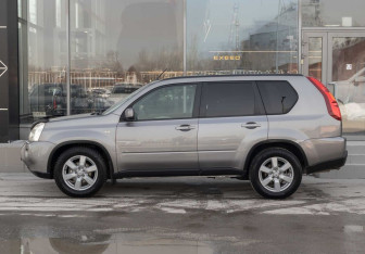 Подержанный автомобиль Nissan X-Trail 2008 года (8 фото)