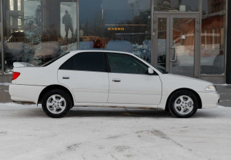 Подержанный автомобиль Toyota Carina Sedan 2001 года (4 фото)