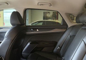 Подержанный автомобиль Kia K5 2022 года (14 фото)