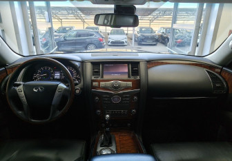 Подержанный автомобиль Infiniti QX80 2016 года (8 фото)