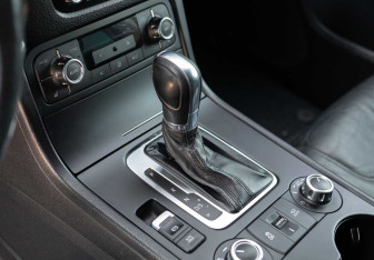 Подержанный автомобиль Volkswagen Touareg 2012 года (16 фото)