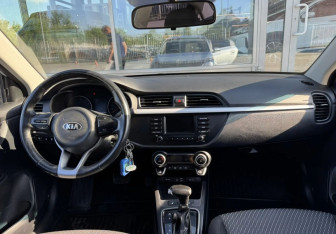 Подержанный автомобиль Kia Rio Sedan 2017 года (9 фото)