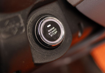 Подержанный автомобиль Nissan Primera Sedan 2001 года (15 фото)