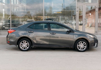 Подержанный автомобиль Toyota Corolla Sedan 2013 года (4 фото)