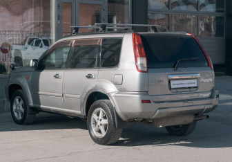 Подержанный автомобиль Nissan X-Trail 2001 года (7 фото)