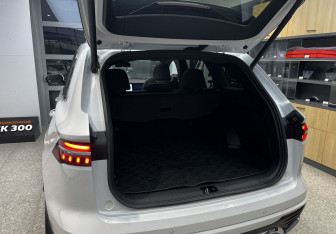 Подержанный автомобиль Geely Monjaro 2023 года (17 фото)