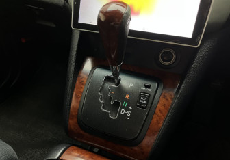 Подержанный автомобиль Toyota Harrier 2003 года (11 фото)