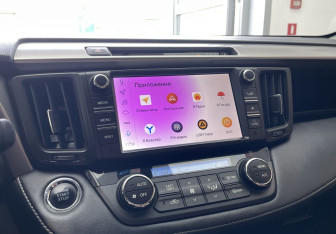 Подержанный автомобиль Toyota RAV4 2017 года (14 фото)