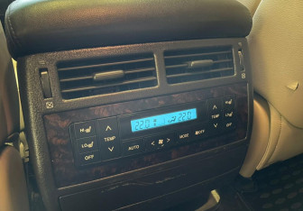 Подержанный автомобиль Toyota Land Cruiser Suv 2008 года (23 фото)