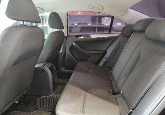Подержанный автомобиль Volkswagen Jetta Sedan 2016 года (13 фото)