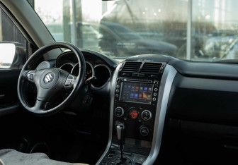 Подержанный автомобиль Suzuki Grand Vitara 2008 года (10 фото)