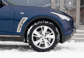 Подержанный автомобиль Infiniti FX 2012 года (9 фото)