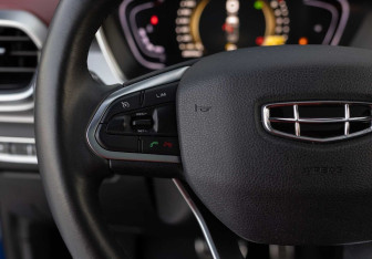 Подержанный автомобиль Geely Coolray 2022 года (12 фото)