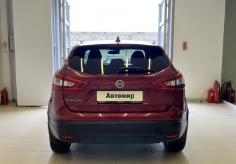 Подержанный автомобиль Nissan Qashqai 2017 года (5 фото)