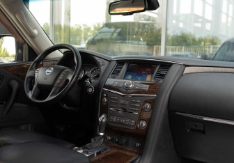 Подержанный автомобиль Nissan Patrol 2011 года (10 фото)
