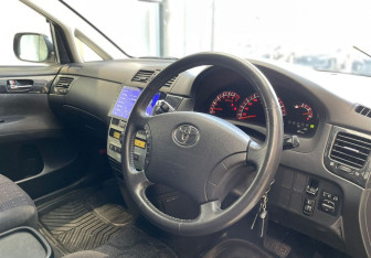 Подержанный автомобиль Toyota Ipsum 2005 года (8 фото)