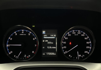 Подержанный автомобиль Toyota RAV4 2017 года (11 фото)