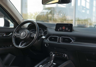 Подержанный автомобиль Mazda CX-5 2017 года (10 фото)