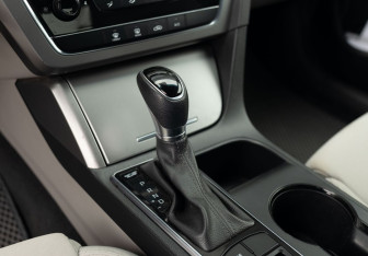 Подержанный автомобиль Hyundai Sonata 2016 года (16 фото)