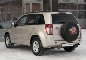 Подержанный автомобиль Suzuki Grand Vitara 2010 года (7 фото)