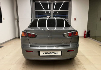 Подержанный автомобиль Mitsubishi Lancer Sedan 2013 года (6 фото)