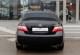 Подержанный автомобиль Toyota Camry Sedan 2006 года (6 фото)
