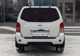 Подержанный автомобиль Nissan Pathfinder 2011 года (6 фото)