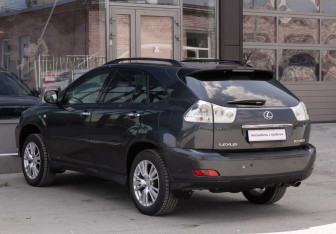 Подержанный автомобиль Lexus RX 2007 года (7 фото)