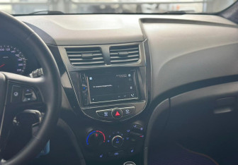 Подержанный автомобиль Hyundai Solaris Sedan 2015 года (14 фото)