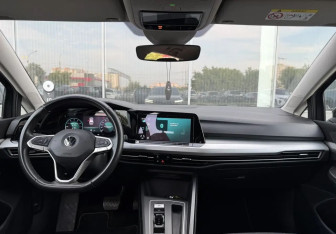 Подержанный автомобиль Volkswagen Golf Wagon 2021 года (9 фото)
