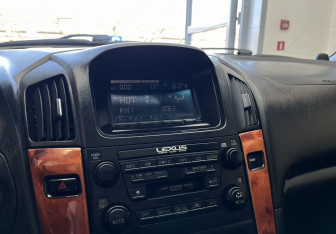 Подержанный автомобиль Lexus RX 2002 года (13 фото)