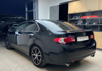 Подержанный автомобиль Honda Accord Sedan 2010 года (6 фото)