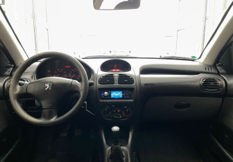 Подержанный автомобиль Peugeot 206 Hatchback 2008 года (7 фото)