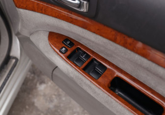 Подержанный автомобиль Toyota Mark II Sedan 2002 года (16 фото)