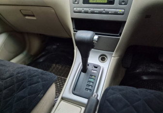 Подержанный автомобиль Toyota Corolla Hatchback 2005 года (11 фото)