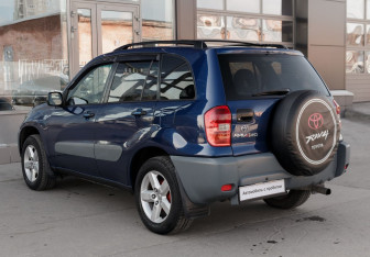 Подержанный автомобиль Toyota RAV4 2001 года (7 фото)