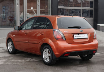 Подержанный автомобиль Kia Rio Hatchback 2009 года (7 фото)
